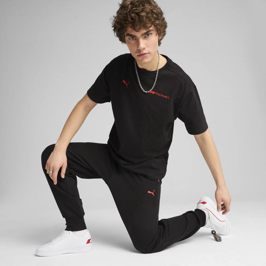 Tricou grafic F1, Puma, Essential+, croială lejeră, negru 🔥