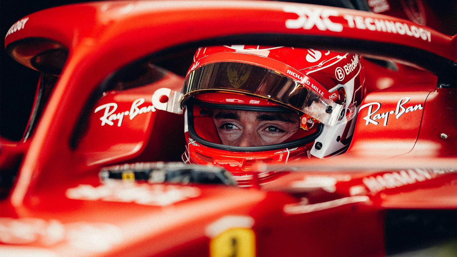 Leclerc ȘOCHEAZĂ Miami! Verstappen Derapează la Start!
