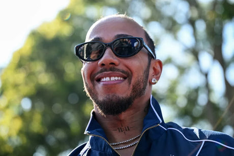 Lewis Hamilton sărbătorește prima victorie cu Ferrari la Barcelona
