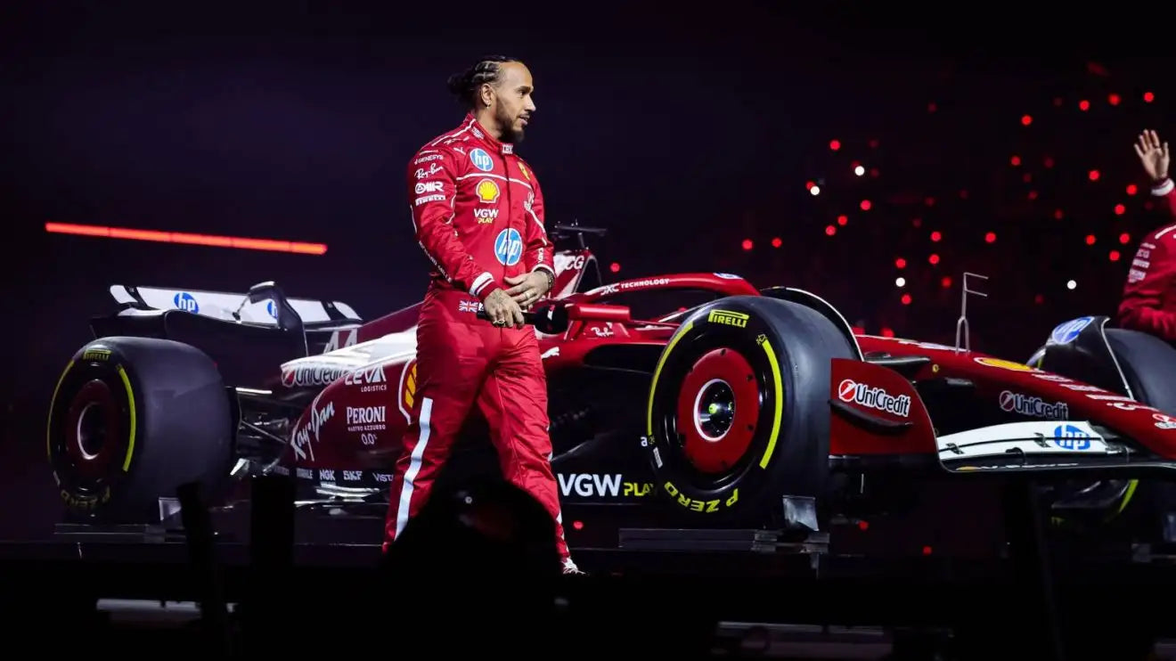 Nu rata! Cele mai tari căști purtate de Lewis Hamilton