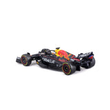 Red Bull Racing F1 Modellauto, mit Helm, RB18, bburago, 1:43, Max Verstappen