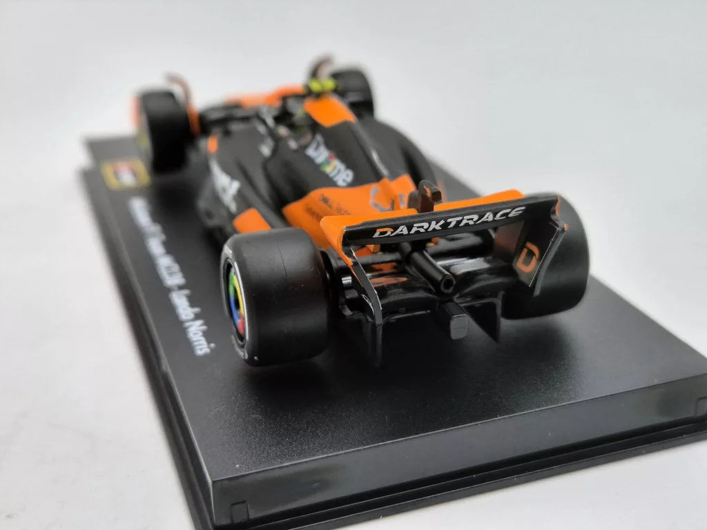 Mașinuță model McLaren, Bburago, Lando Norris, livery Miami, cutie acrilică, MCL38 🔥